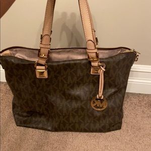 Michael kors purse